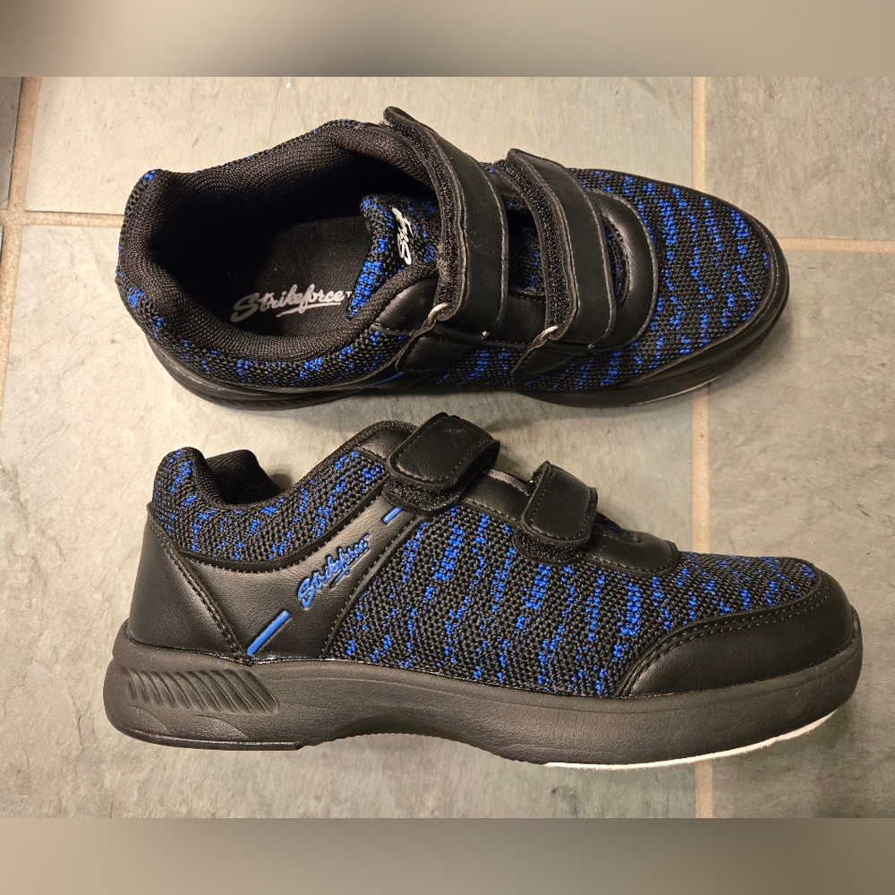 Strikeforce KR Flyer Mesh Lite Youth Size 5 bowling shoes